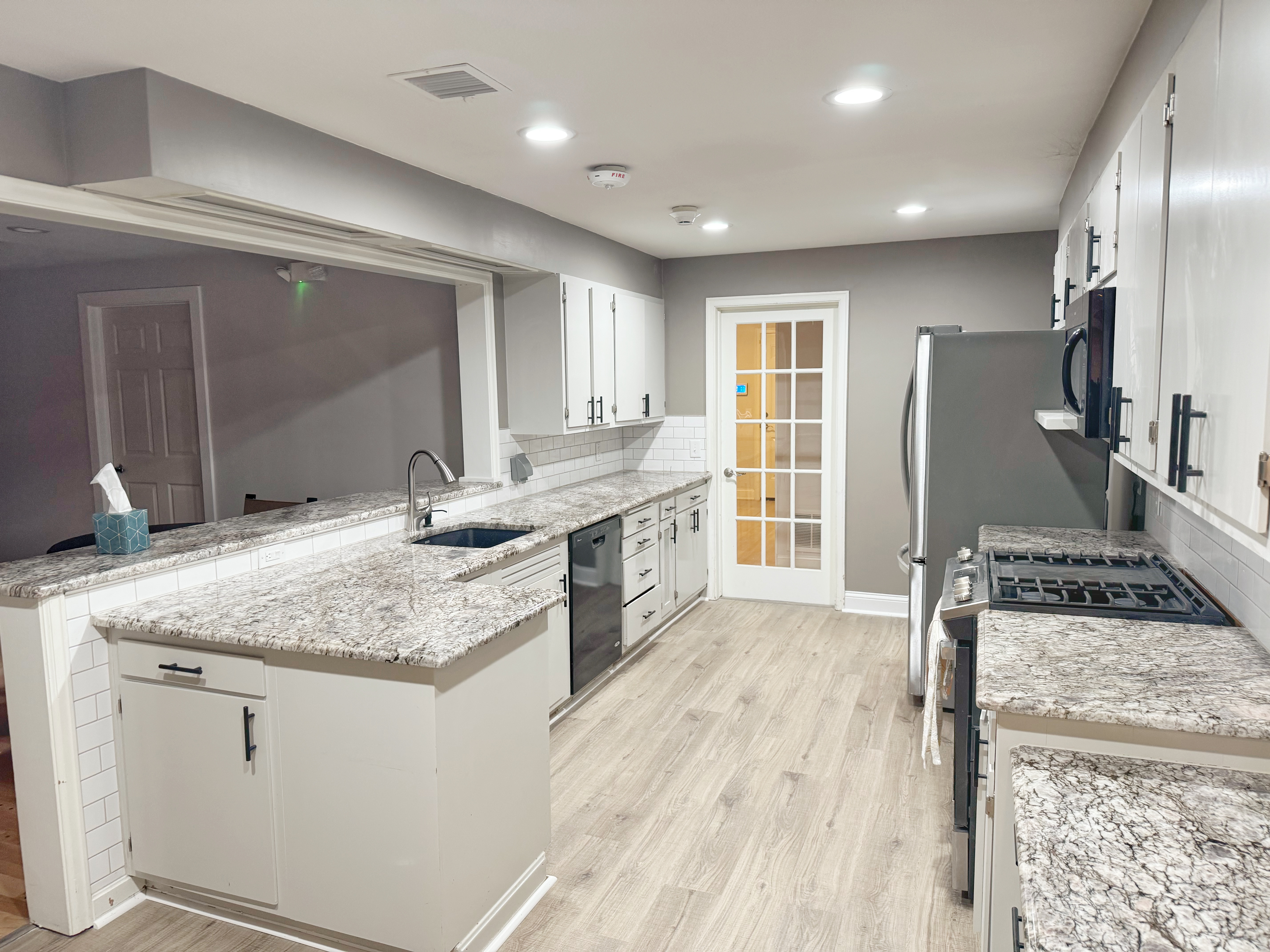 Full kitchen